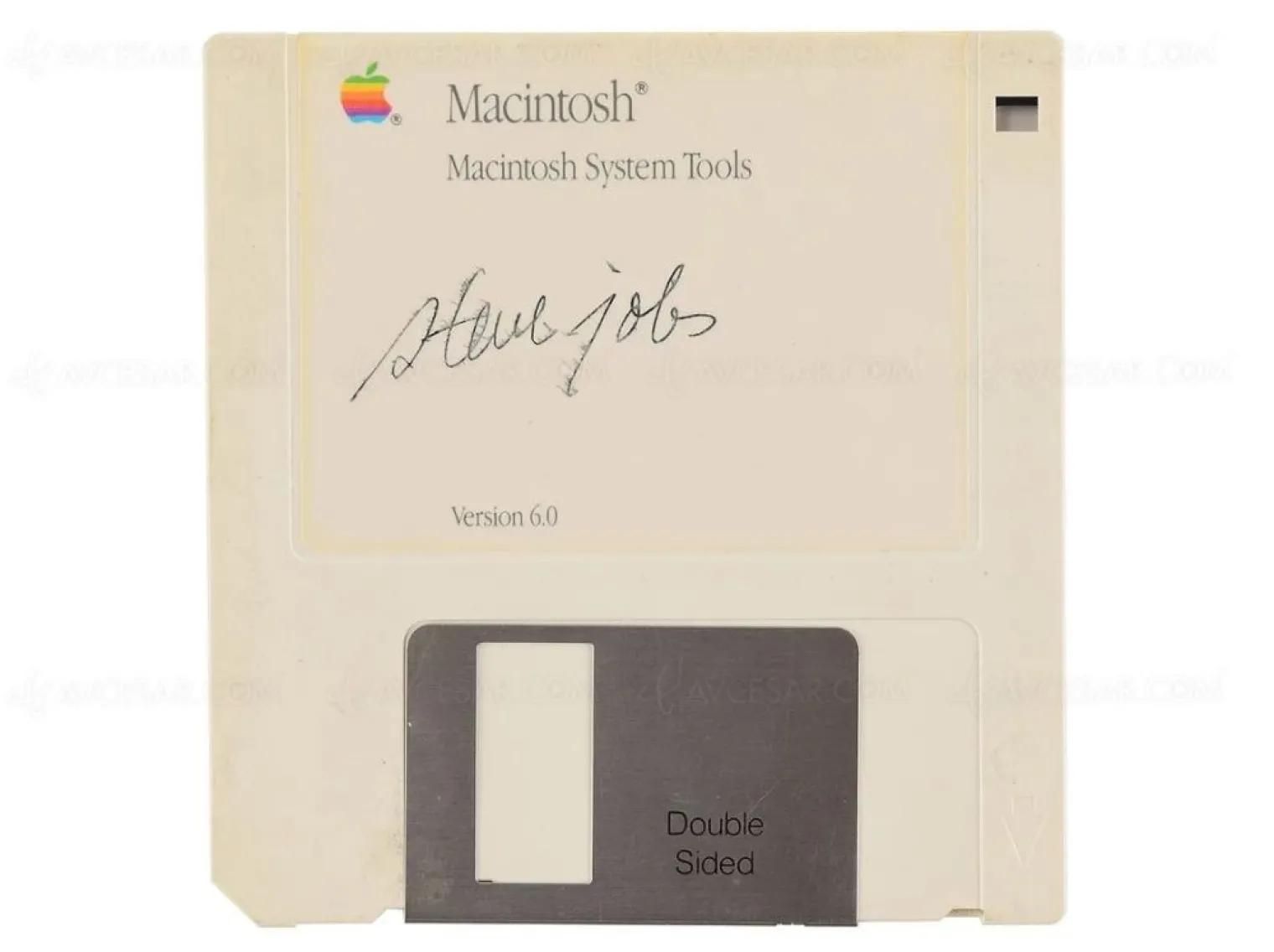 84-000-pour-une-disquette-signee-par-steve-jobs