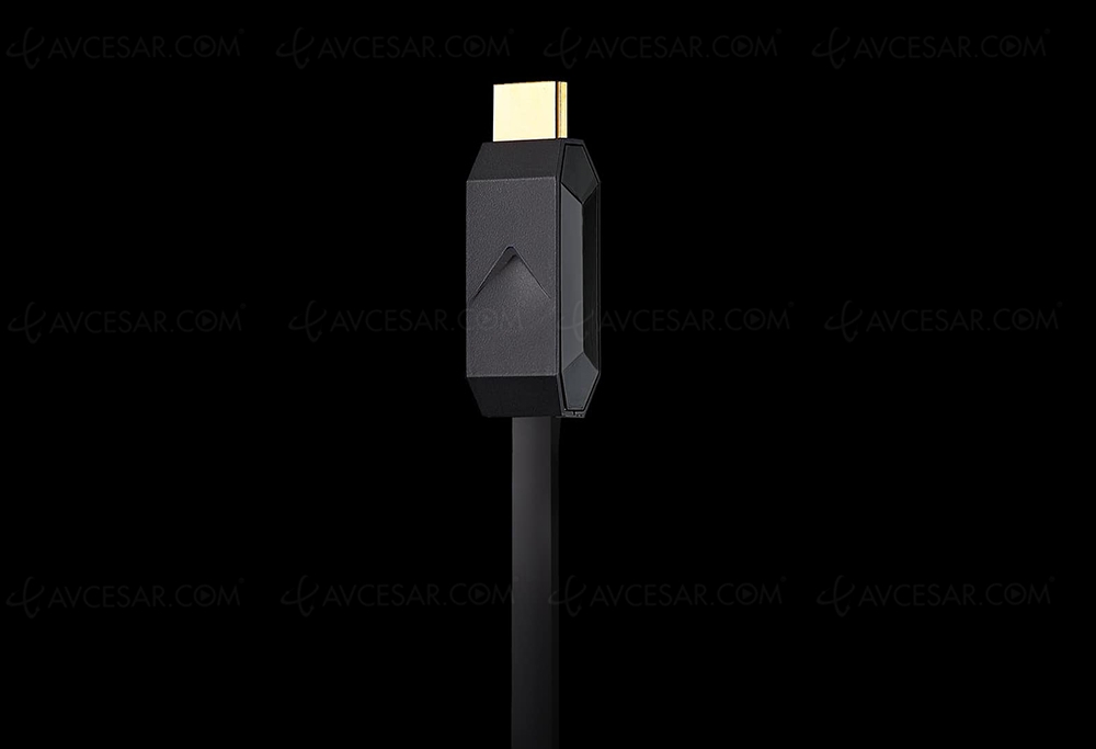 Premier câble HDMI&nbsp;8K à fibre optique signé&nbsp;Arquus