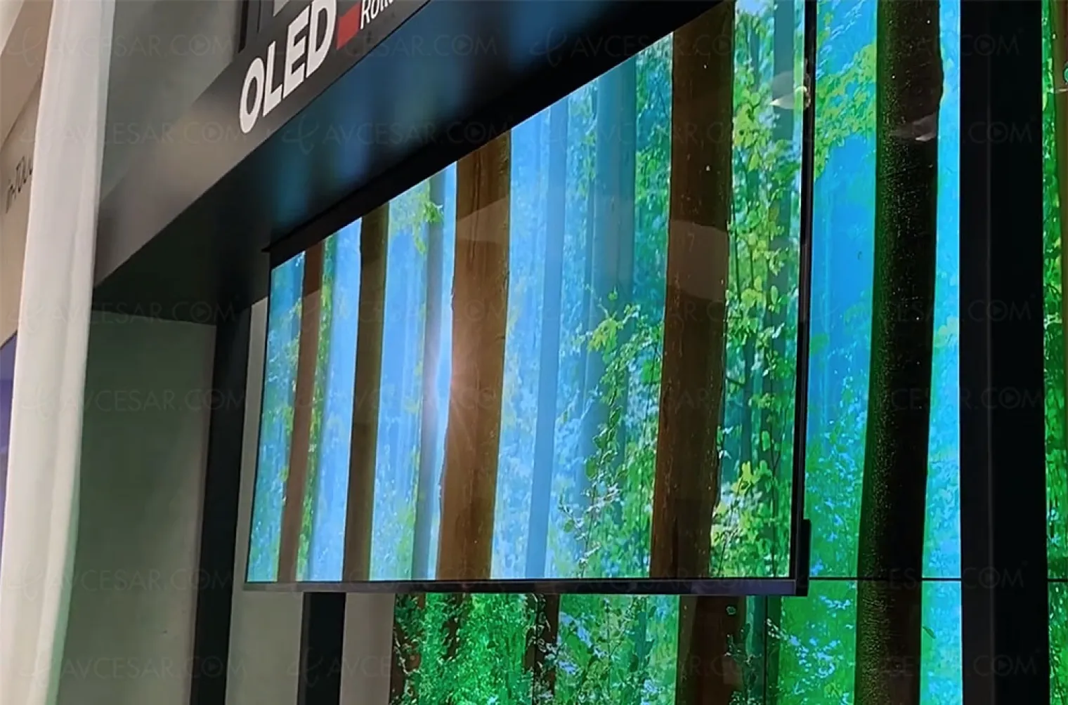 ces-20-tv-oled-lg-display-deroulable-du-plafond-demontre-en-video