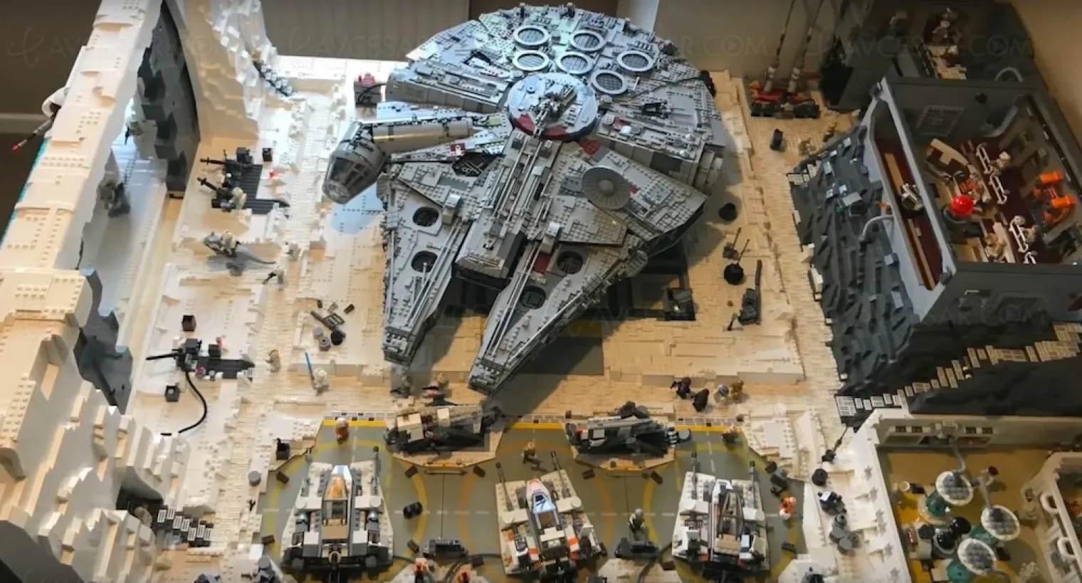 visite-de-la-base-enneigee-de-l-empire-contre-attaque-en-lego