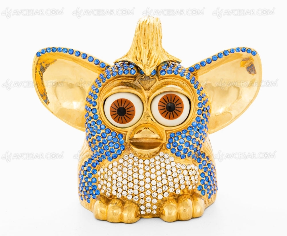 Le Furby bling‑bling d'Uncut Gems à vendre pour la&nbsp;bonne&nbsp;cause