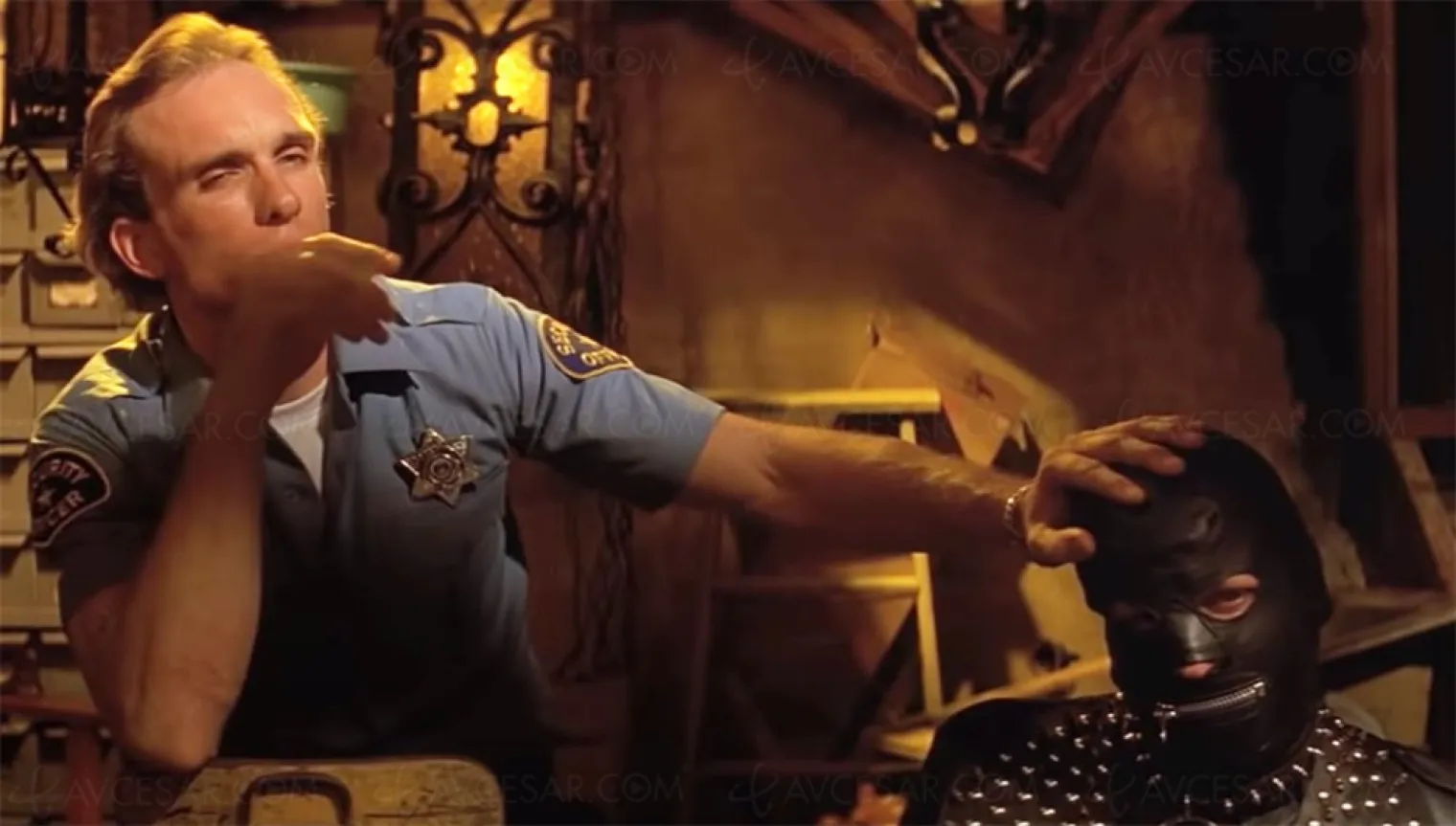 26-ans-apres-tarantino-leve-le-mystere-gimp-dans-pulp-fiction