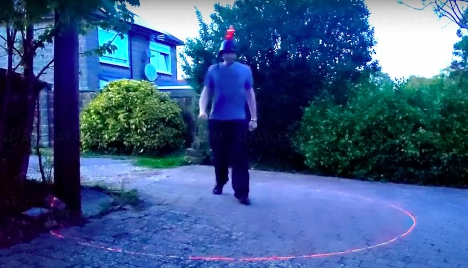 distanciation-sociale-a-coups-de-laser