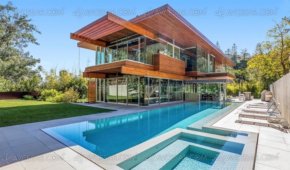 Maison à vendre avec Home Cinéma&nbsp;: du verre et&nbsp;du&nbsp;bleu