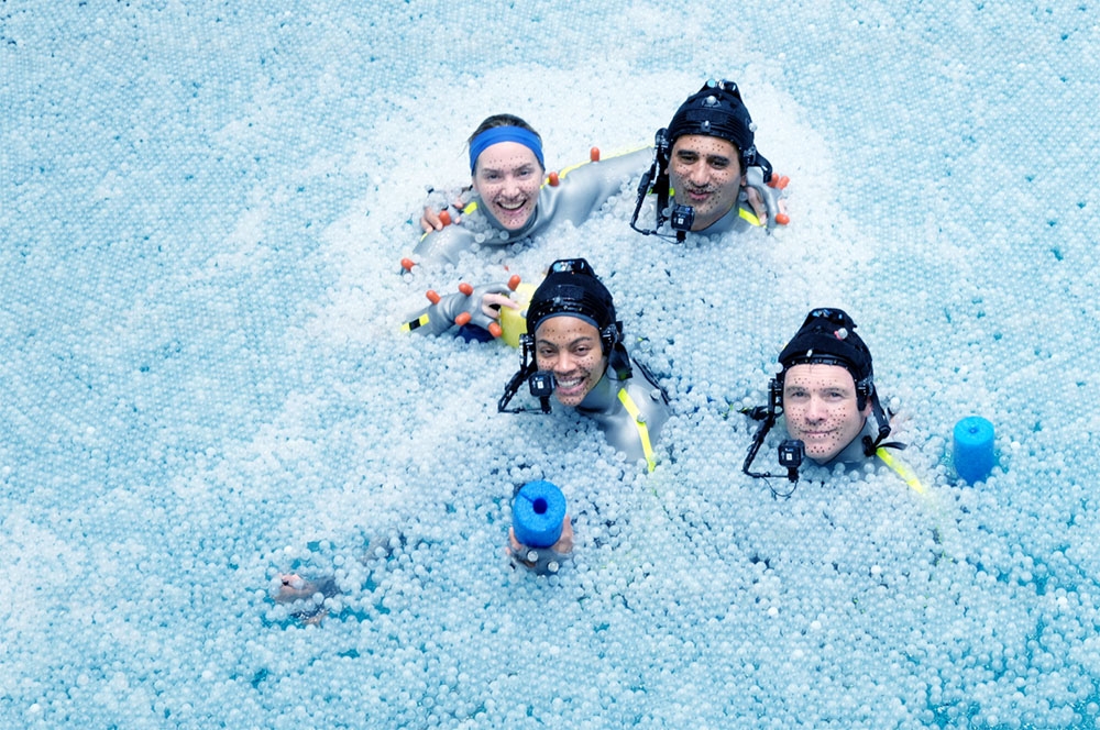 Sam Worthington, Zoe Saldana et Kate Winslet flottent dans un océan de bulles (photos Avatar la&nbsp;suite)