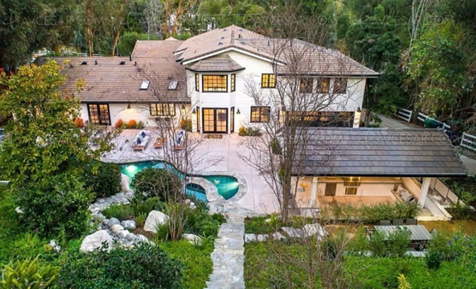 decouvrez-le-nouveau-home-cinema-de-la-chanteuse-miley-cyrus