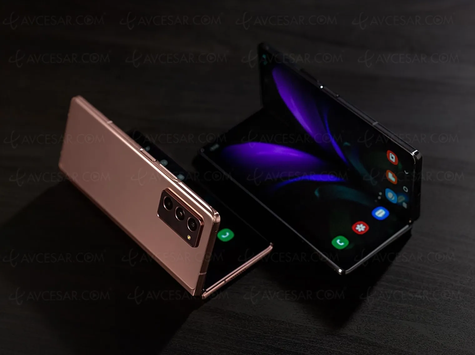 samsung-galaxy-z-fold-2-5g-smartphone-pliable-tres-haut-de-gamme