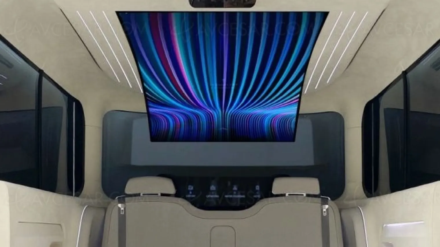 cran-lg-oled-77-dans-un-concept-car-hyundai