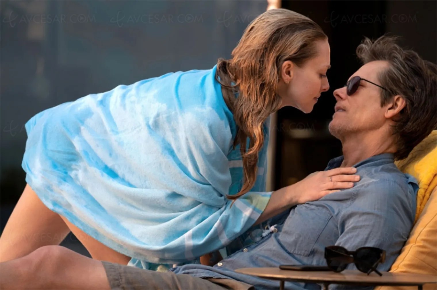 amanda-seyfried-et-kevin-bacon-dans-le-home-invasion-you-should-have-left