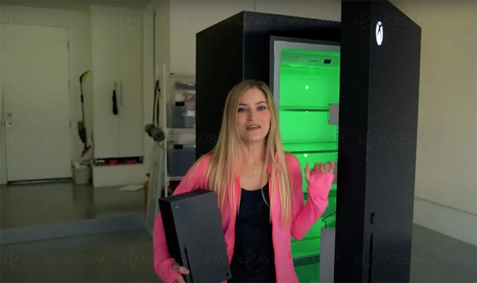 frigo-xbox-series-x-il-existe-et-snoop-dogg-en-a-un
