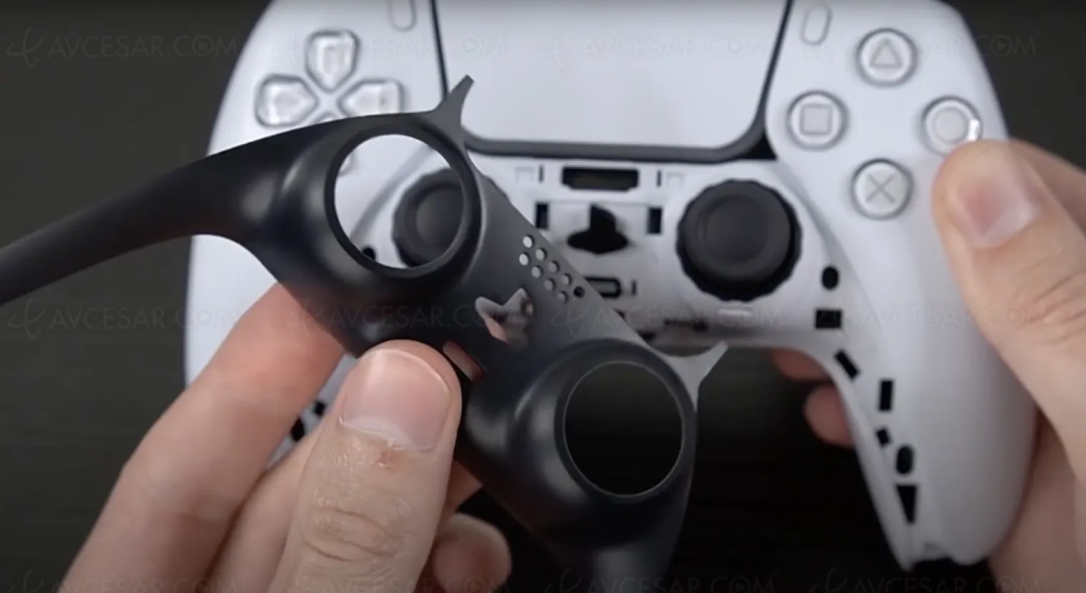 manette-dualsense-playstation-5-elle-aussi-personnalisable