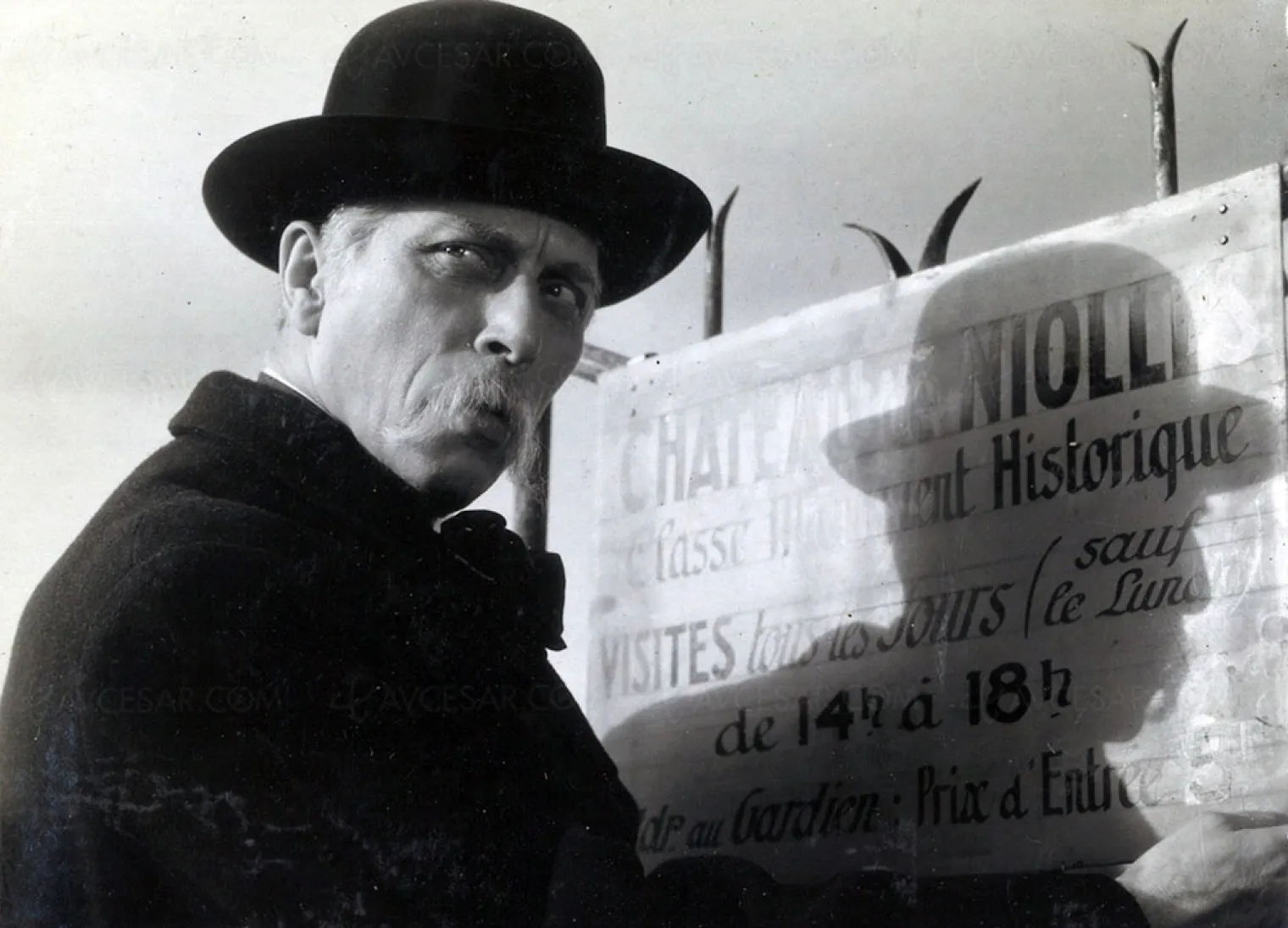 deux-fois-louis-jouvet-dans-copie-conforme-de-julien-dreville