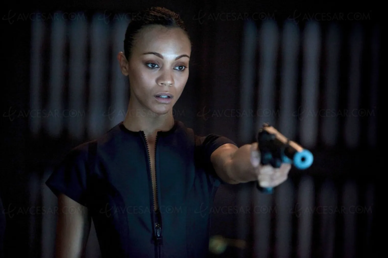 netflix-se-paie-la-serie-the-bluff-avec-zoe-saldana
