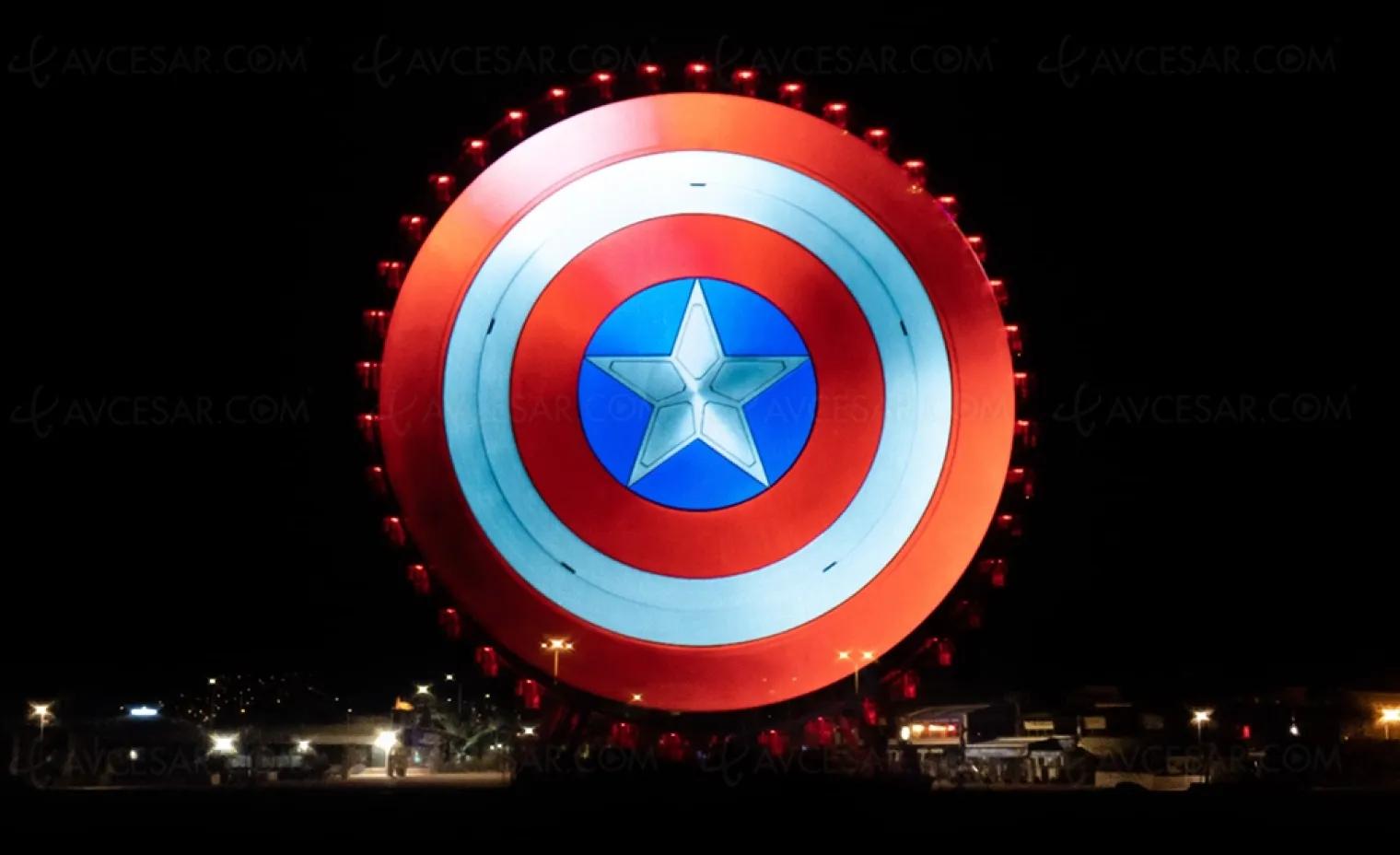 le-bouclier-de-captain-america-sur-la-grande-roue-de-marseille