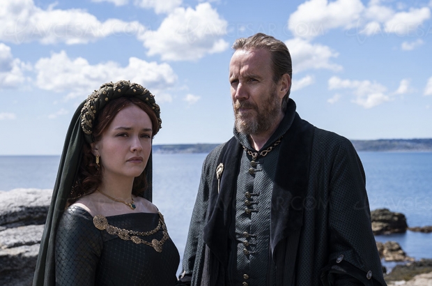 House of the Dragon : les 3 premières photos avec Olivia Cooke et Emma D’Arcy