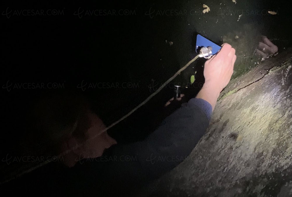 iPhone 12 Pro perdu dans l’eau, repêché avec&nbsp;un&nbsp;aimant
