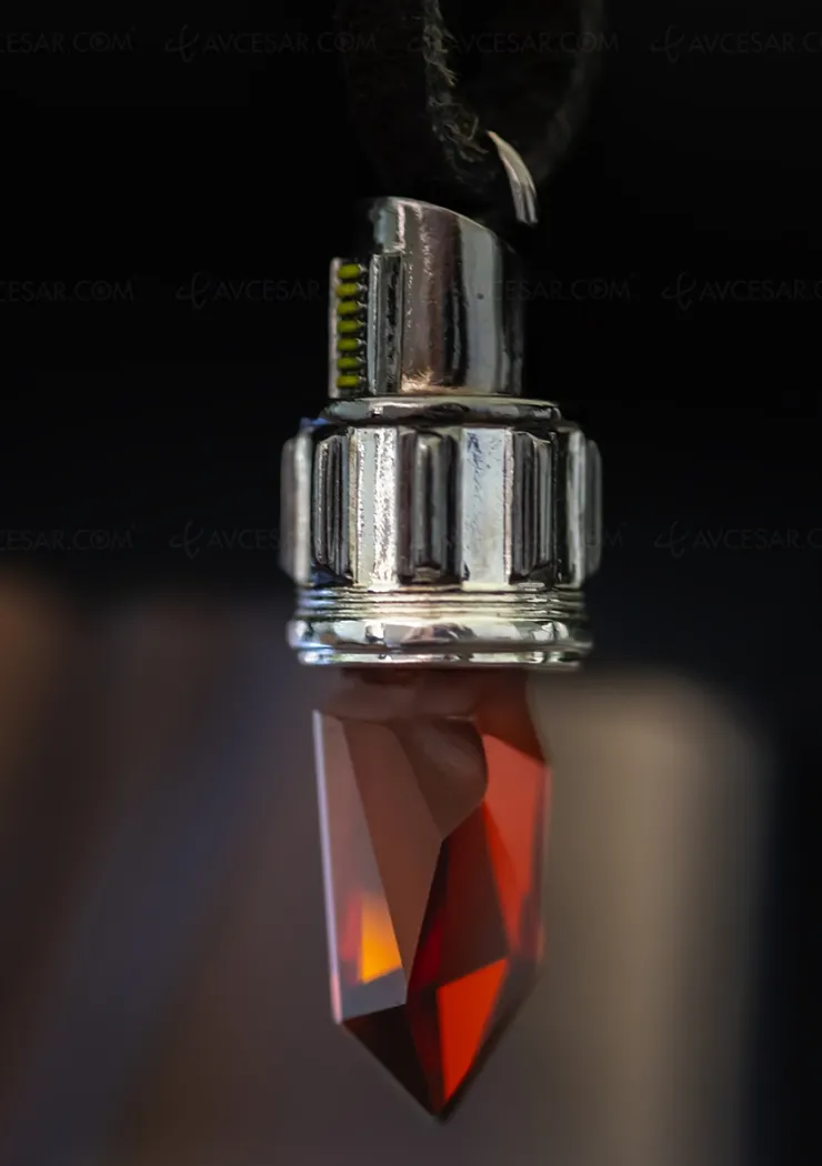 colliers-star-wars-en-cristal-de-sabre-laser
