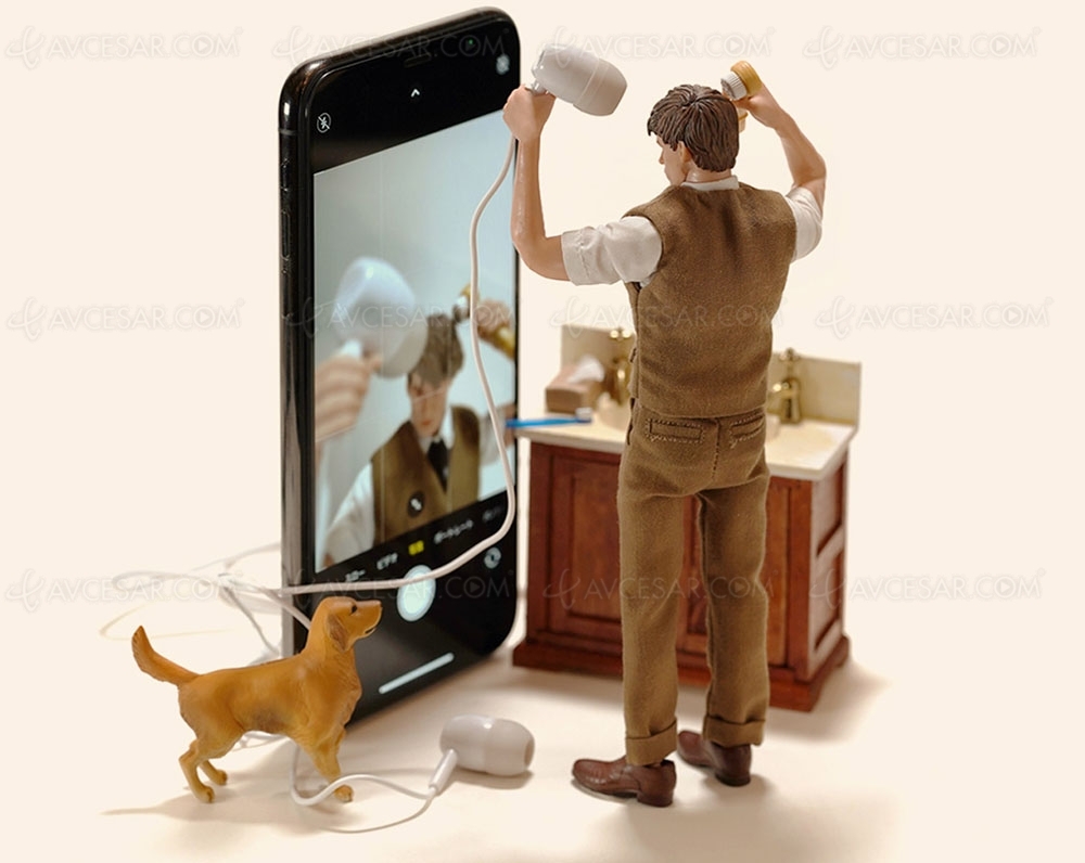 Scènettes miniatures à base d’iPhone et autres gadgets, ou&nbsp;l'art‑tech