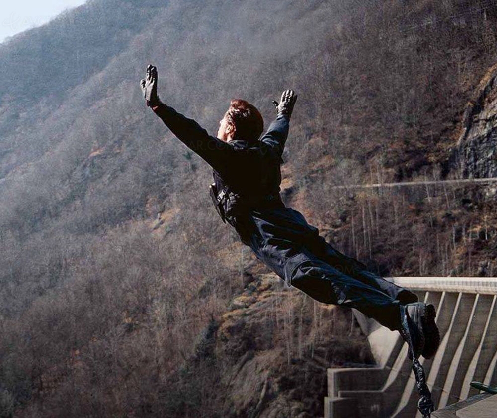 Le grand (James) Bond en avant&nbsp;de&nbsp;Salto