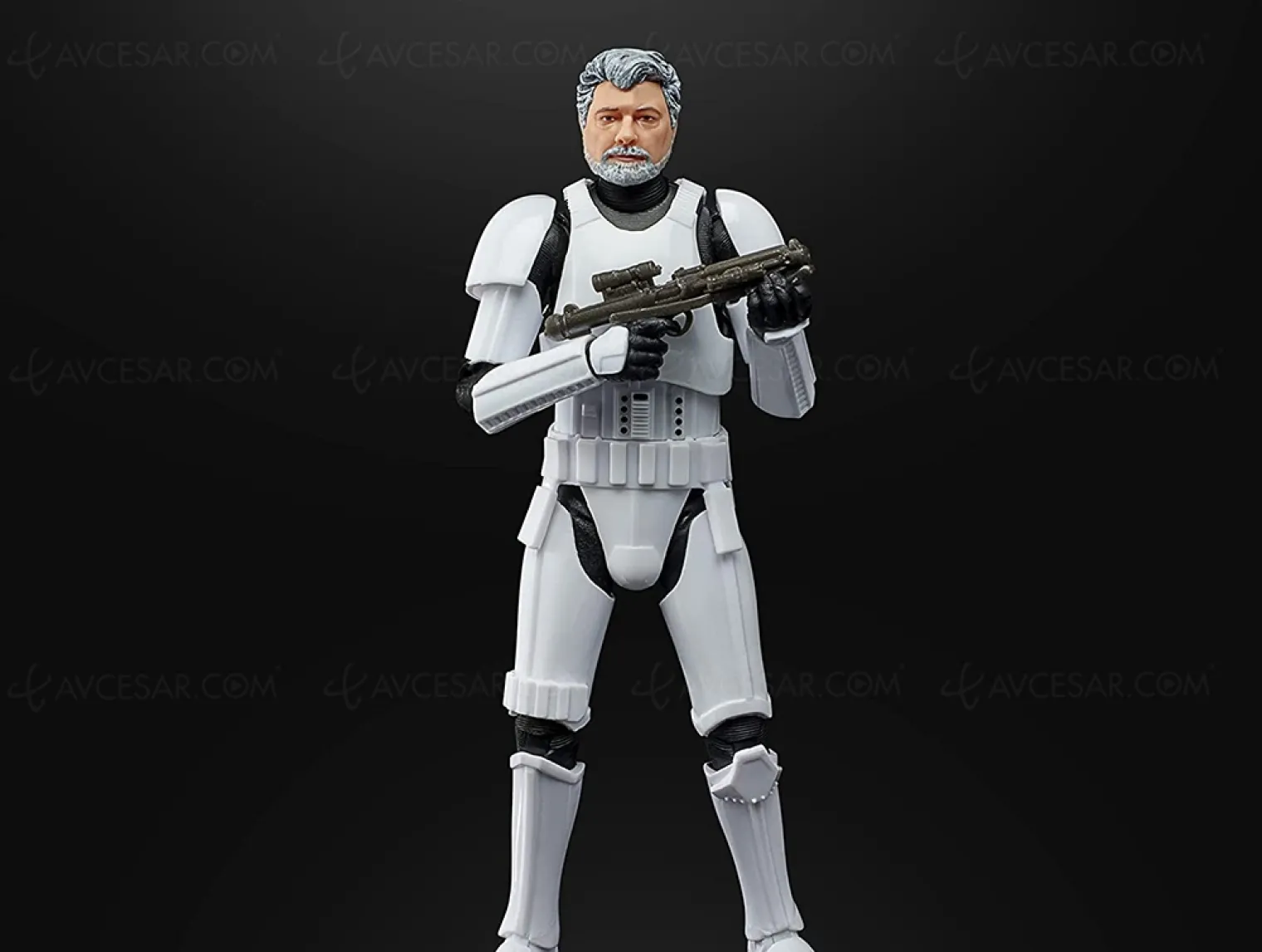 george-lucas-en-stormtrooper-pour-les-50-ans-de-lucasfilm