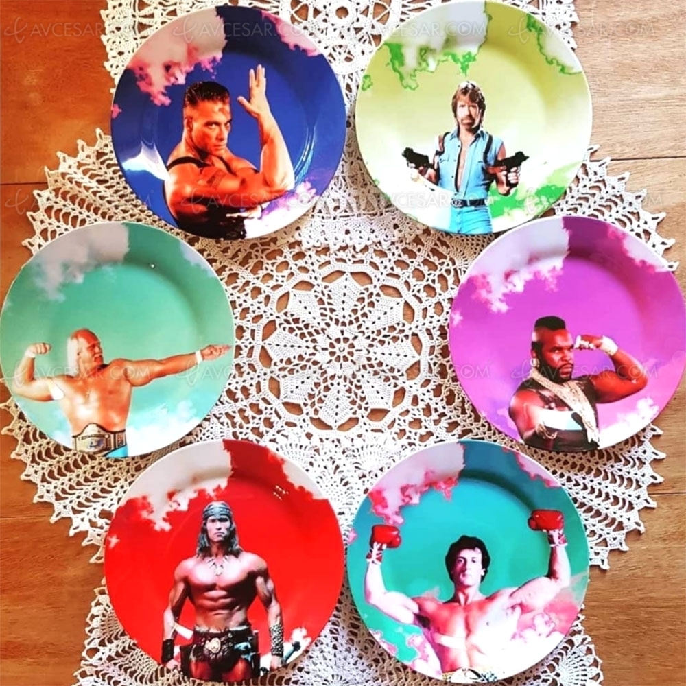 Une artiste pop reprend des figures du ciné et des séries sur des assiettes en&nbsp;porcelaine