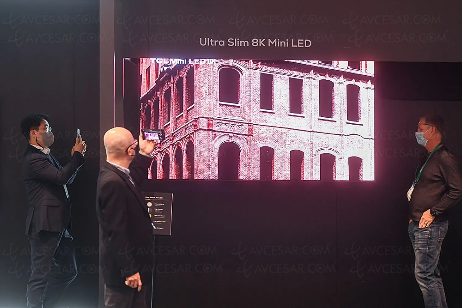 ces-22-tv-ultra-hd-8k-tcl-ultra-slim-mini-led-85-3-6-mm-d-epaisseur-2-000-zones