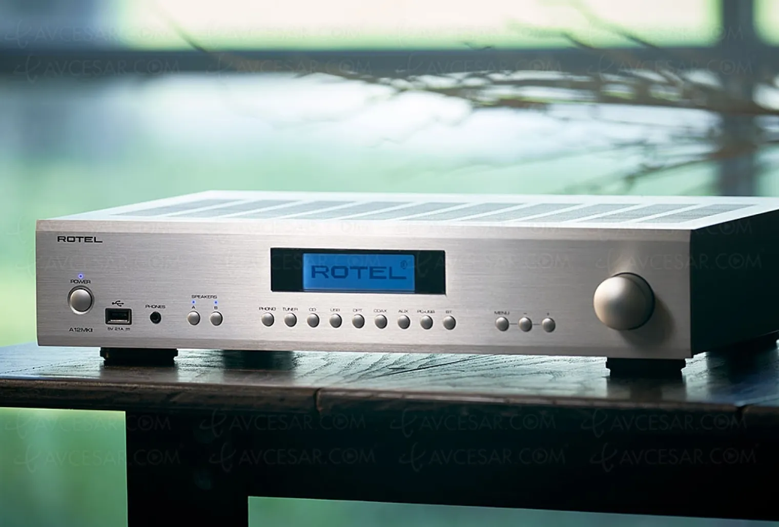 amplificateur-stereo-rotel-a12mkii-bluetooth-et-dac-ti-384-khz-32-bits