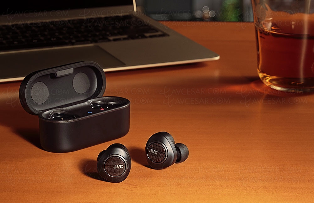 JVC HA&nbsp;FW1000T, premiers écouteurs True Wireless avec diaphragme en&nbsp;bois