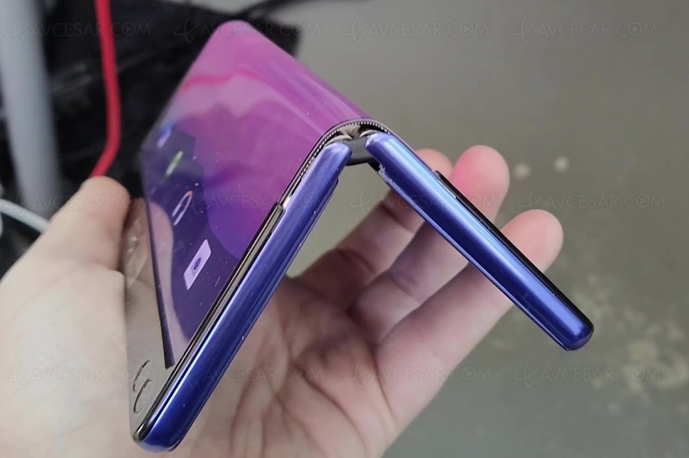 smartphone-tcl-ultra-flex-pliable-dans-les-deux-sens_03505618.jpg