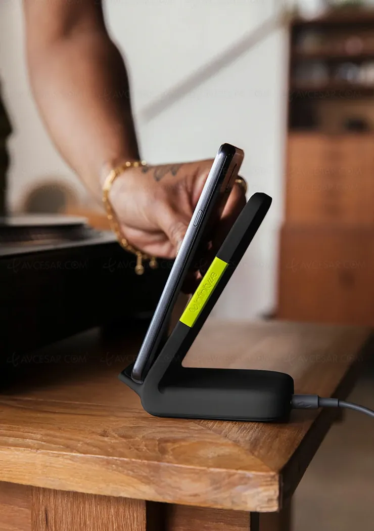 harman-infinitylab-wireless-stand-nouveau-chargeur-sans-fil