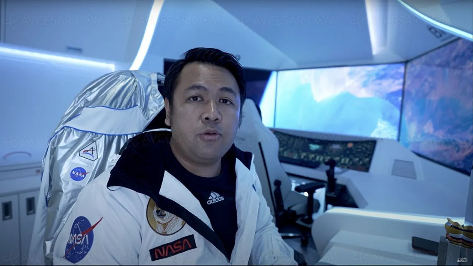 incroyable-setup-gaming-pour-ce-youtubeur-thailandais