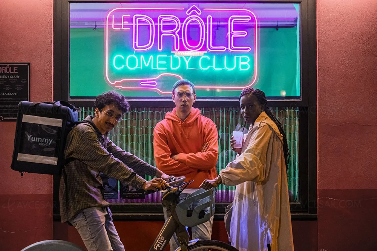 serie-drole-plus-dure-est-la-chute-sur-netflix