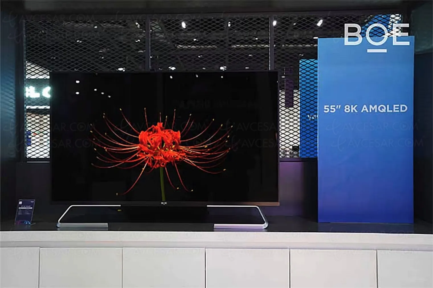 cran-ultra-hd-8k-55-qled-auto-emissif-signe-du-fabricant-chinois-boe