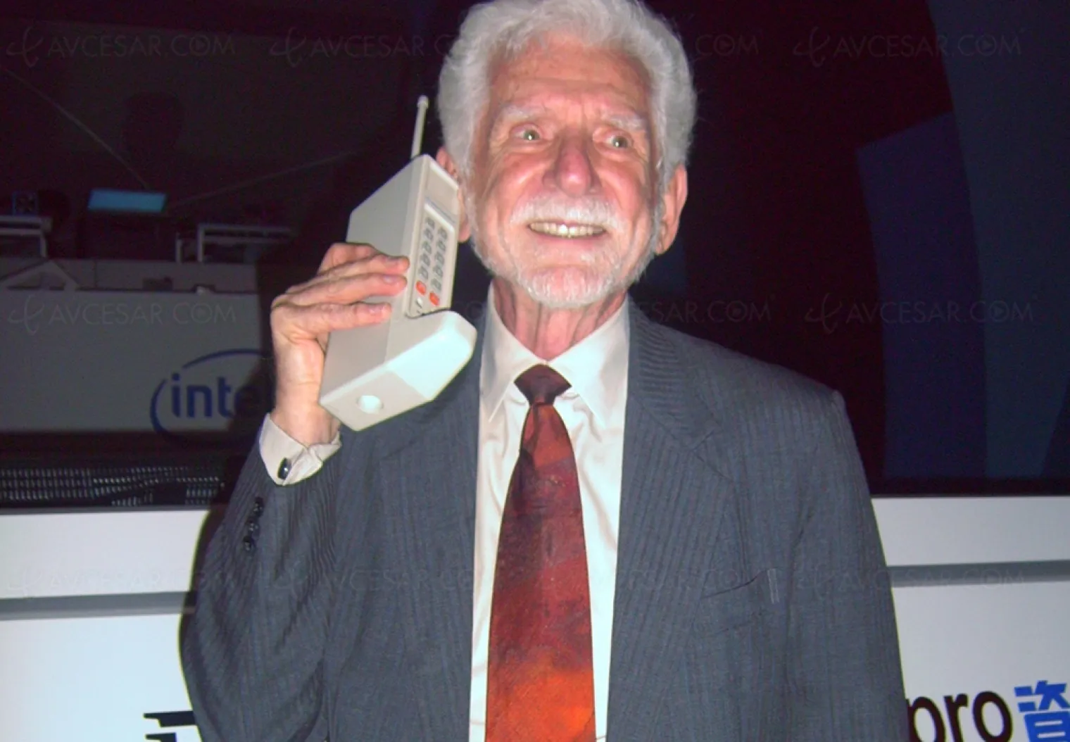 lachez-un-peu-le-smartphone-preconise-l-inventeur-du-mobile