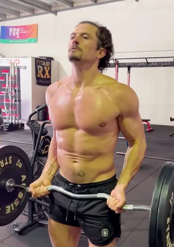 orlando-bloom-et-david-harbour-dans-gran-turismo