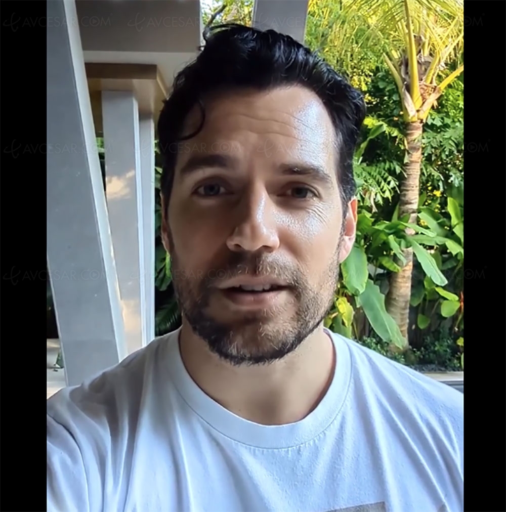 Henry Cavill rempile avec Superman, la preuve&nbsp;en&nbsp;vidéo
