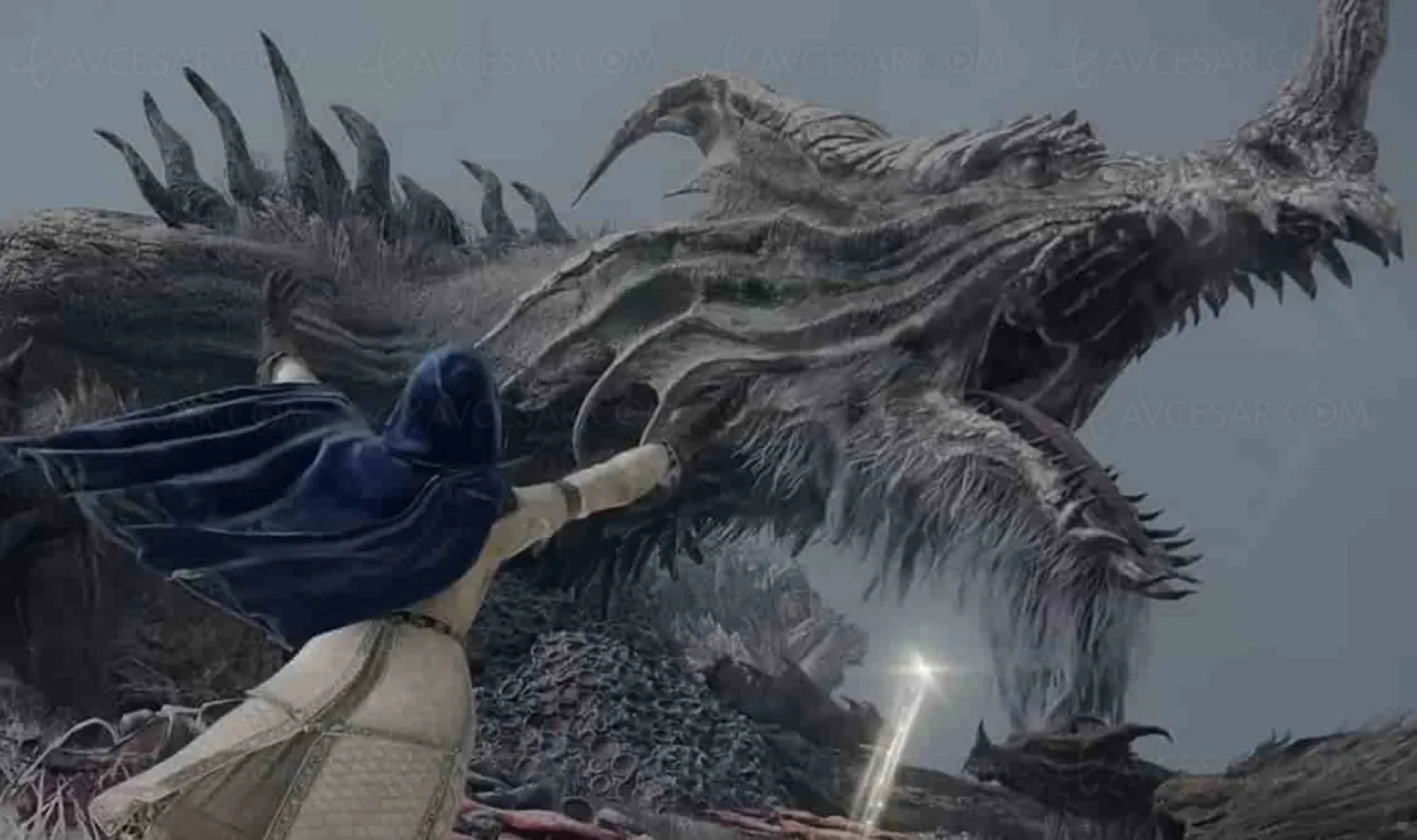 george-r-r-martin-a-peur-de-jouer-a-son-jeu-video-dans-son-peignoir-de-flanelle-rouge