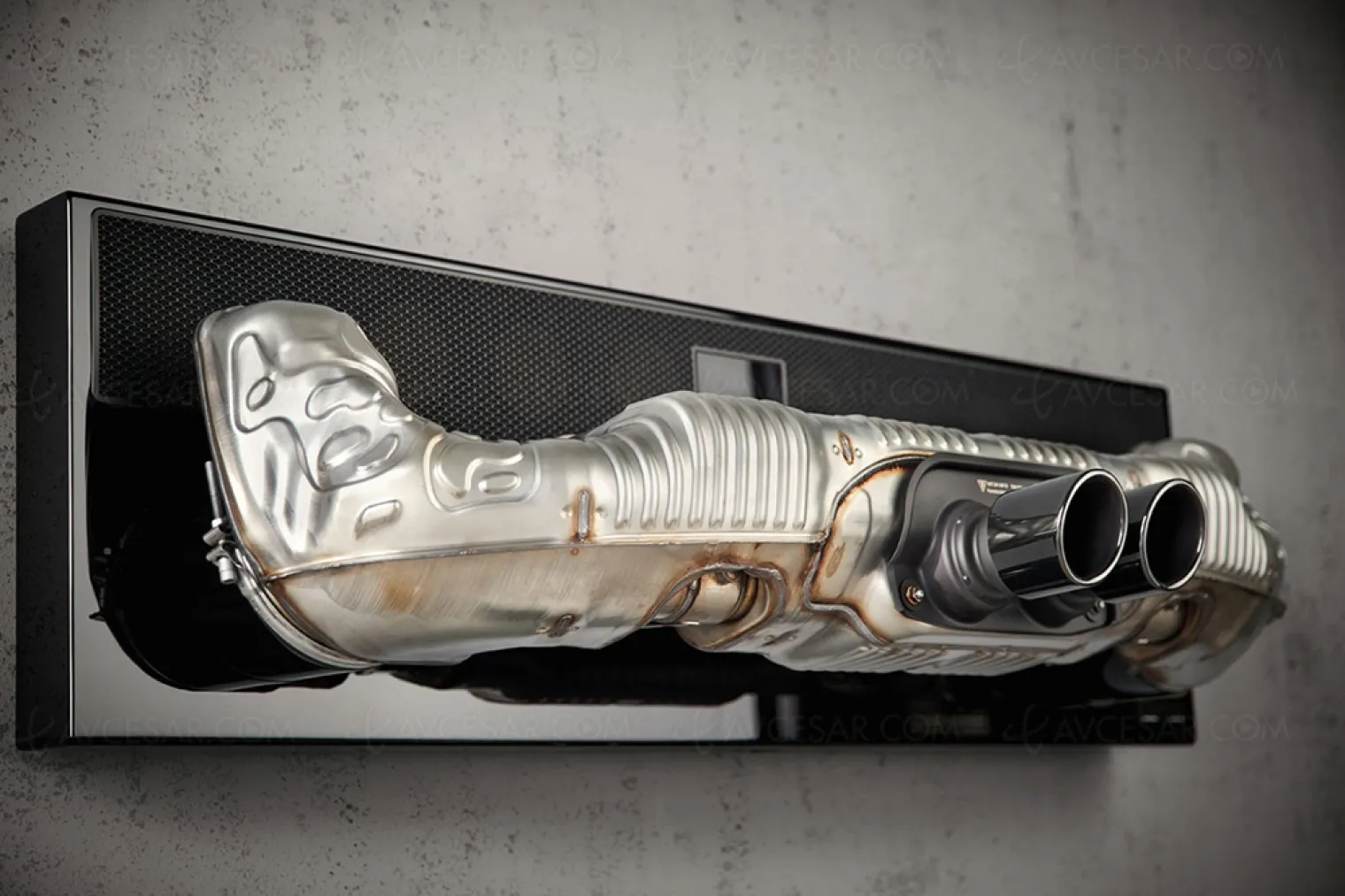 300-w-sous-le-pot-d-echappement-porsche