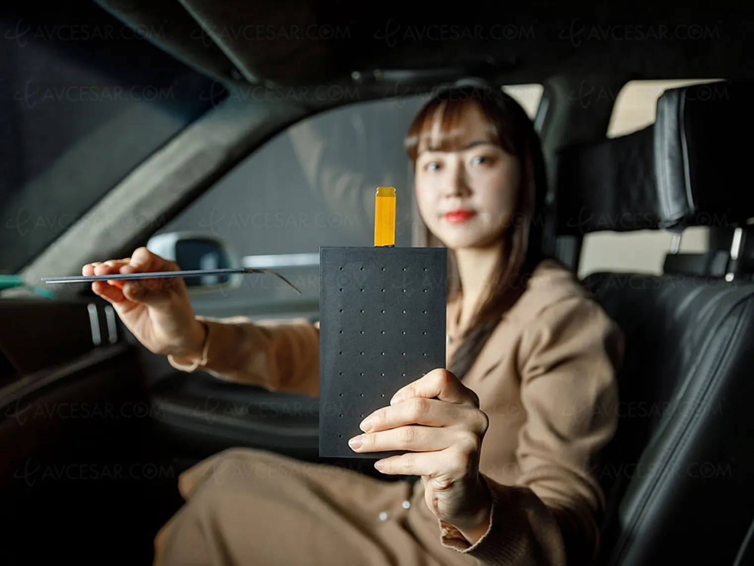 lg-display-presente-des-enceintes-invisibles-pour-vehicules