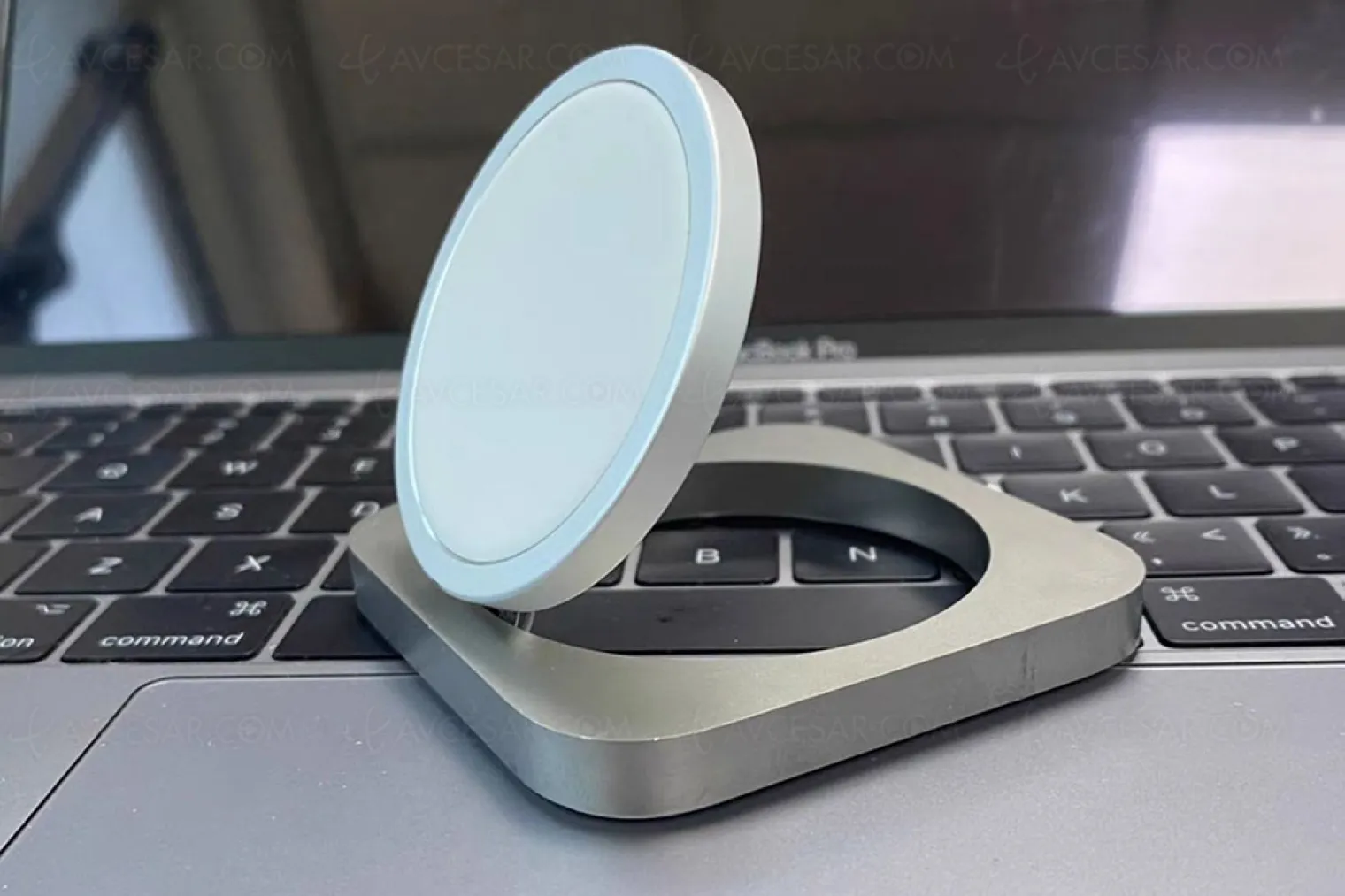 apple-magic-charger-le-chargeur-iphone-qui-ne-sortira-jamais-images