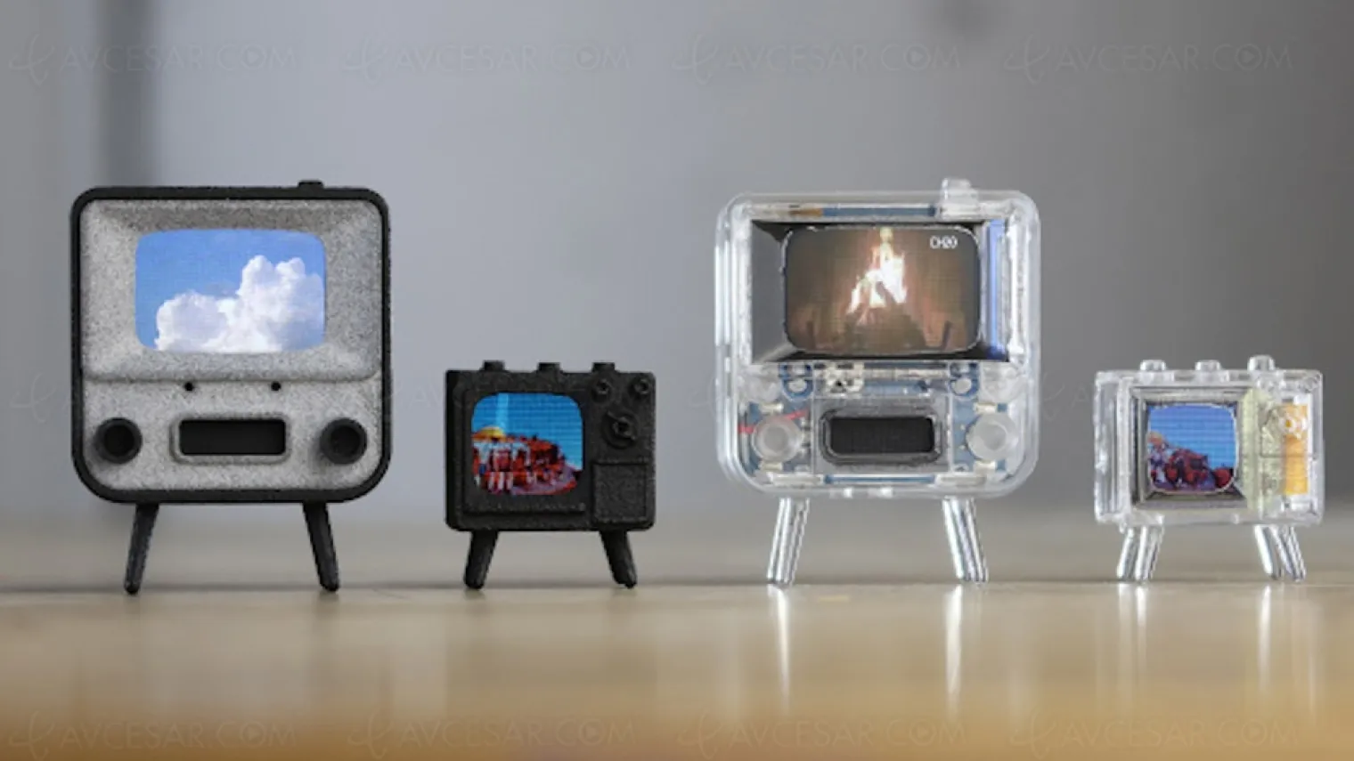 crans-lcd-1-2-54-cm-et-oled-0-6-1-52-cm-pour-ces-televiseurs-miniatures-authentiques