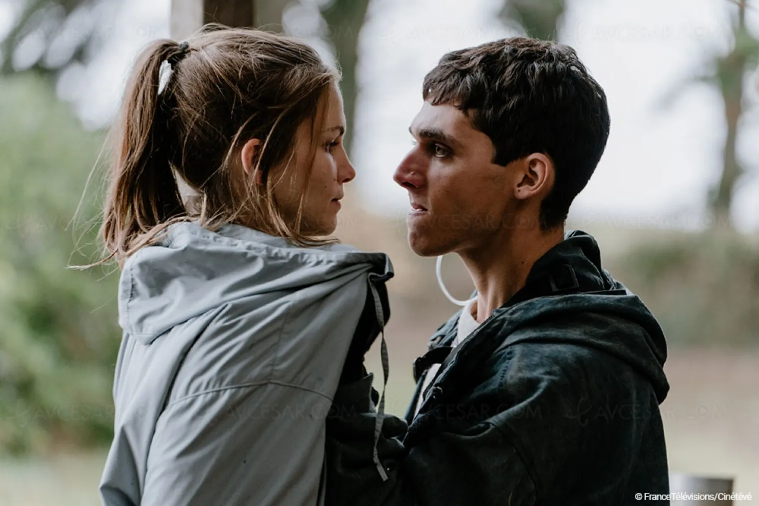 l-ile-prisonniere-la-1ere-serie-signee-bussi-sur-salto-le-9-decembre