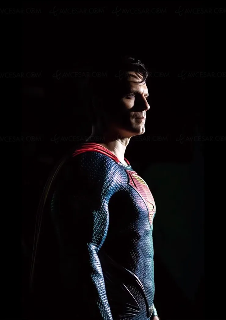 c-est-officiel-henry-cavill-range-definitivement-sa-cape-de-superman