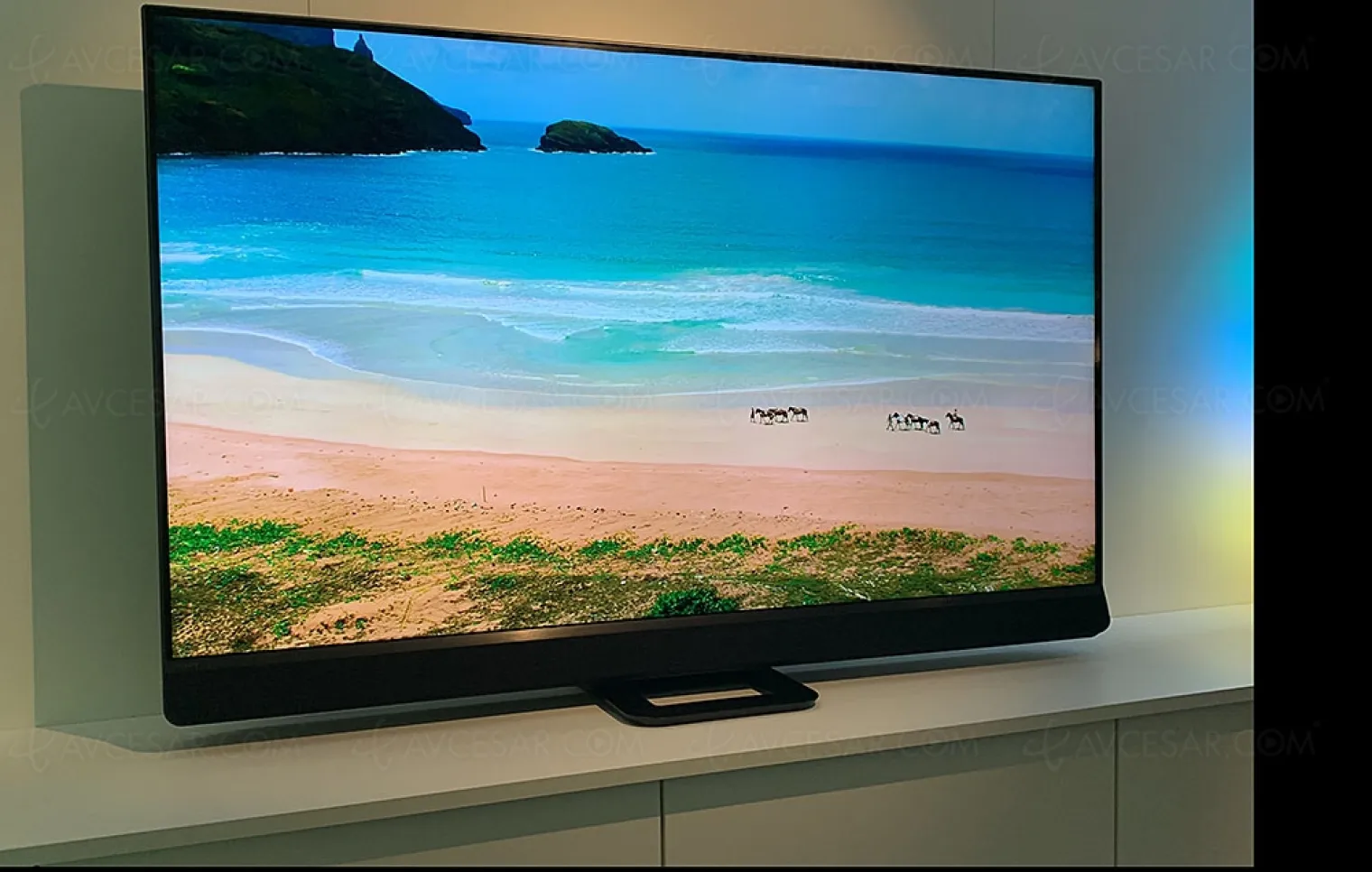 philips-pml9308-the-xtra-tv-4k-mini-led-mise-a-jour-specifications-et-photos