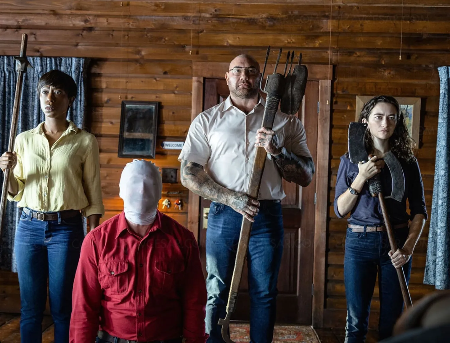 knock-at-the-cabin-de-m-night-shyamalan-la-fin-du-monde-se-joue-a-huis-clos