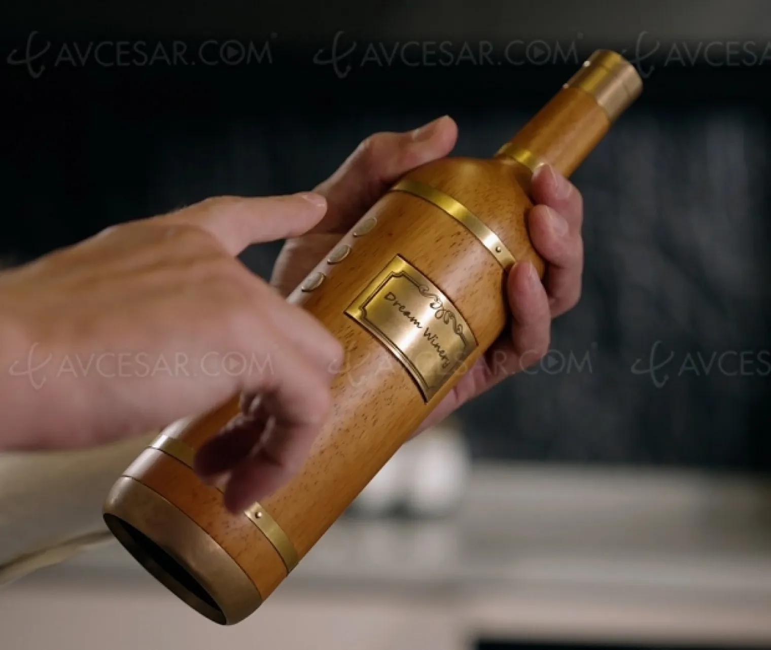 cette-bouteille-de-vin-est-une-enceinte