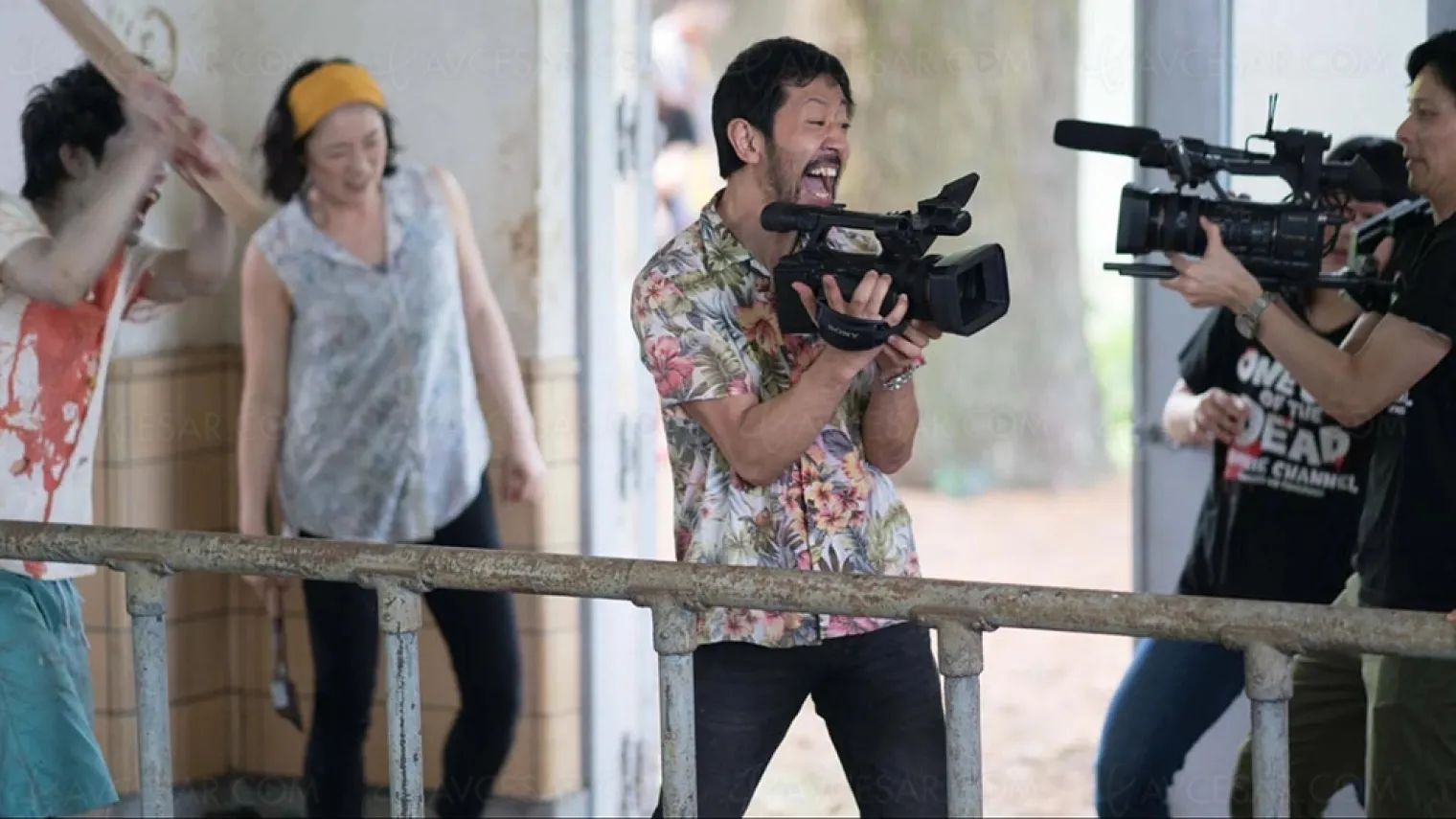 le-film-de-zombie-dejante-ne-coupez-pas-dispo-sur-prime-video