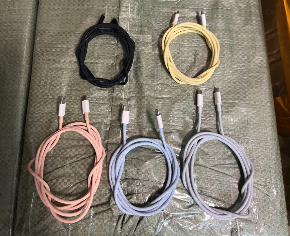 Câbles USB colorés pour les iPhone&nbsp;15 et&nbsp;15&nbsp;Plus