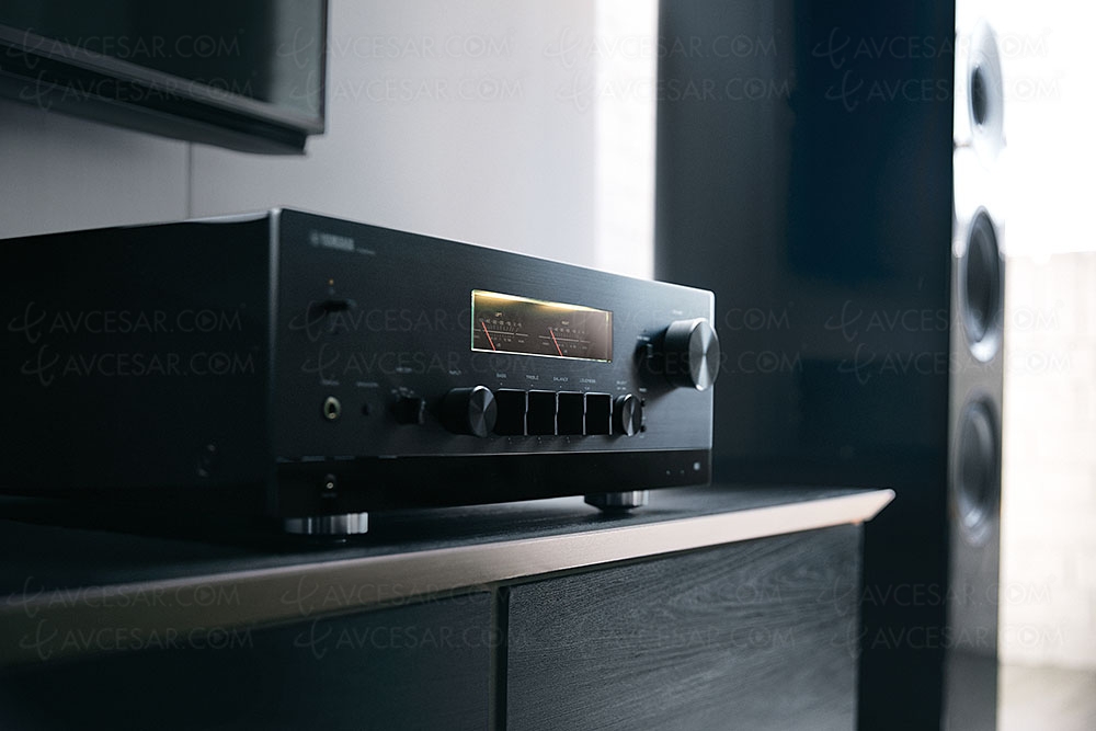 Test Yamaha R-N2000A en&nbsp;ligne&nbsp;: amplificateur Hi‑Fi +&nbsp;lecteur&nbsp;réseau