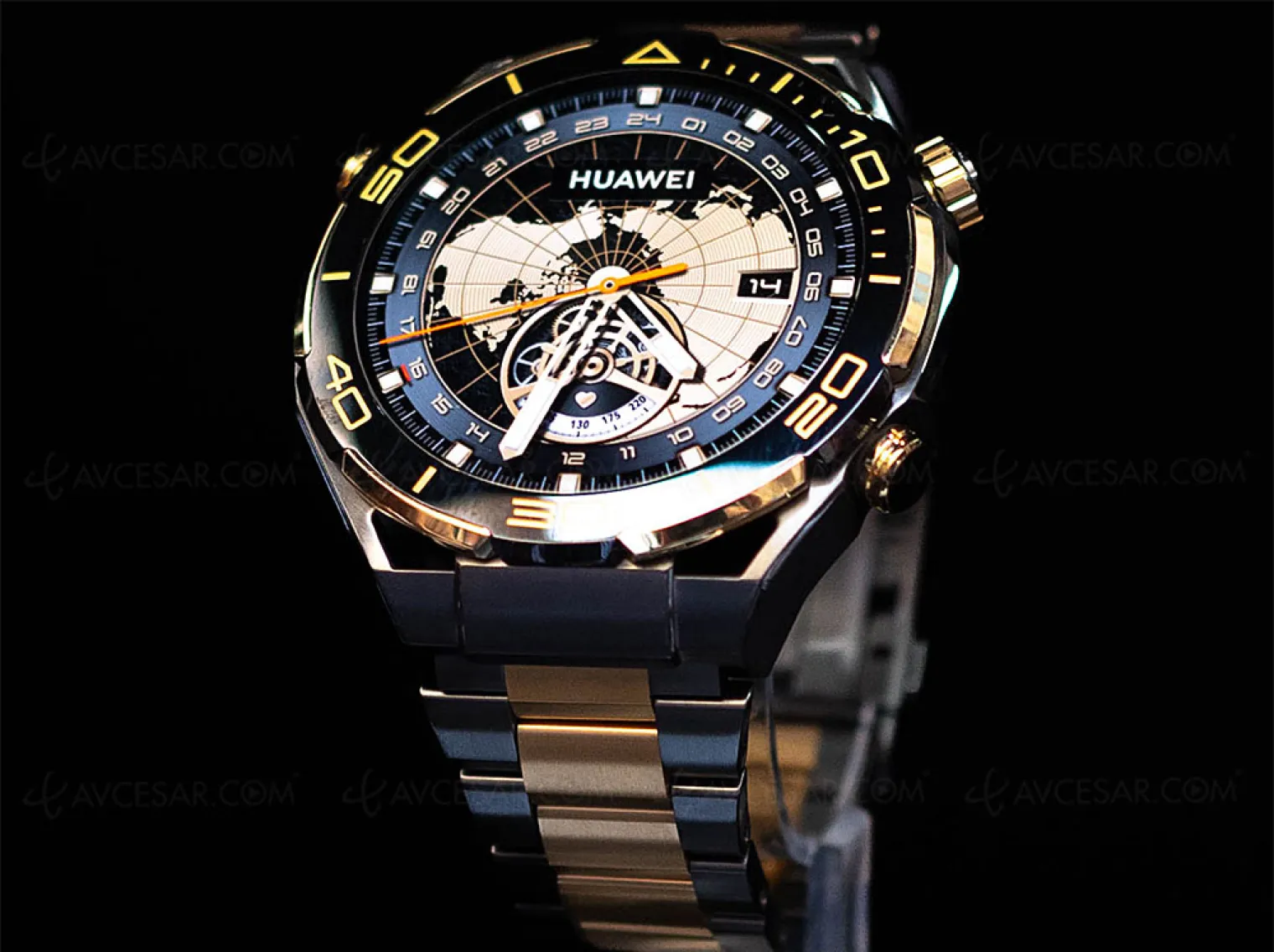 huawei-watch-ultimate-design-il-est-l-or-mon-seignor